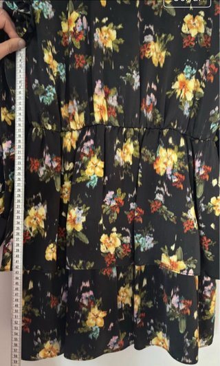 Vestido corto negro floral