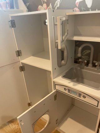 Cocina infantil de madera blanca