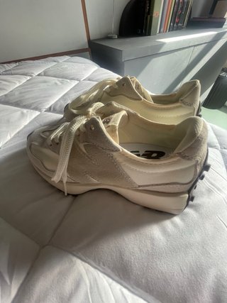 Zapatillas New Balance 327 Beige/Blanco