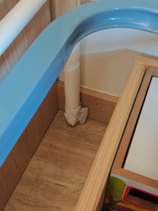 Somier de cama de madera y metal