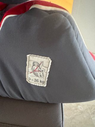 Silla de coche Chicco roja y gris