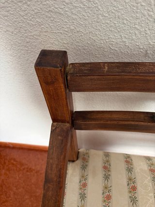 Sillón de salón de madera