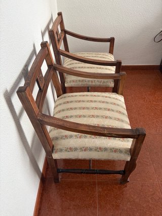 Sillón de salón de madera