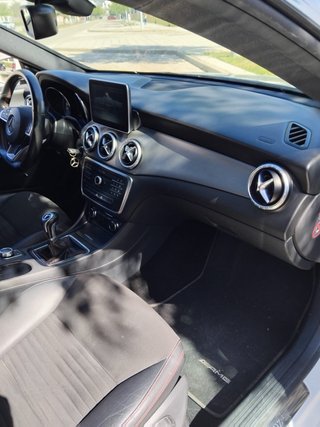 Mercedes-Benz Clase CLA 2015