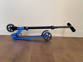 Patinete plegable azul marca Tijuana como nuevo
