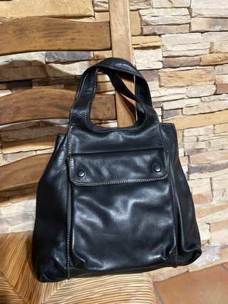 Bolso de cuero negro
