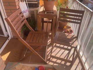 Mesa plegable exterior madera + 2 sillas