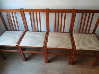 Mesa de comedor ovalada y 4 sillas