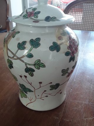 Jarrón chino antiguo con pájaros