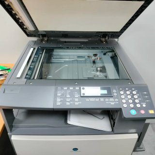 Konica Minolta bizhub 210 Impresora/fotocopiadora.