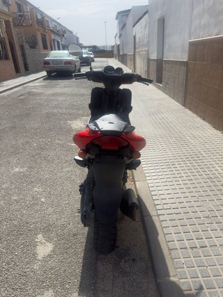 Yamaha Aerox R Roja