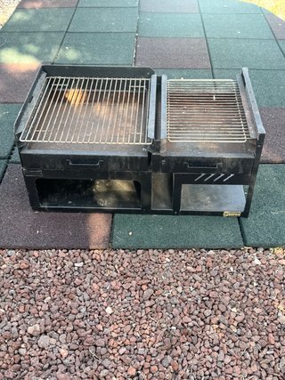Barbacoa metálica negra
