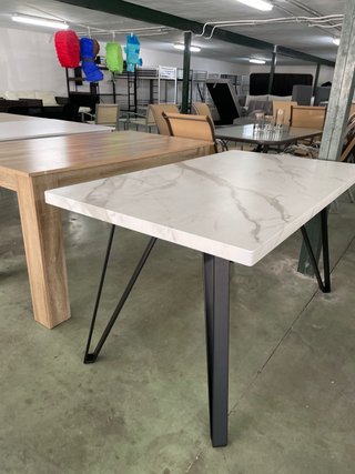 Mesa comedor madera y mármol