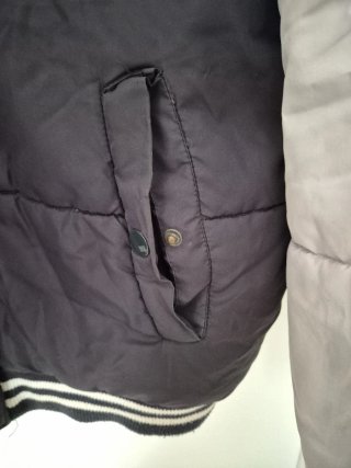 Chaqueta bomber negra y gris