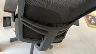 Silla de oficina negra, poco usada