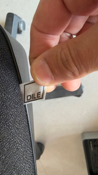Silla de oficina negra, poco usada