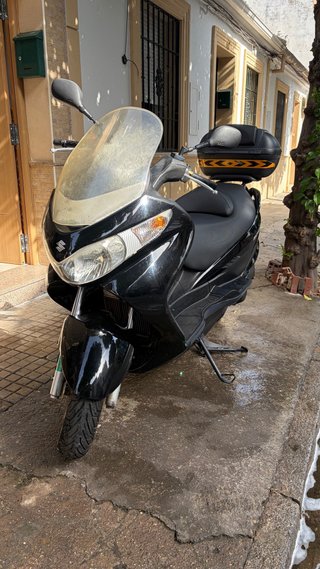Suzuki Burgman 200 Negra