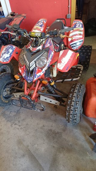 Quad Polaris 500  Rojo y Blanco sin marcha tras