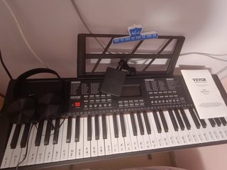 Piano VEVOR sin usar, a pilas