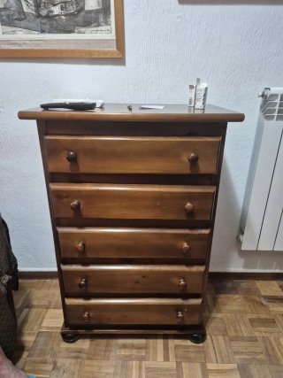 Aparador de madera, el lugar de recogida es otro