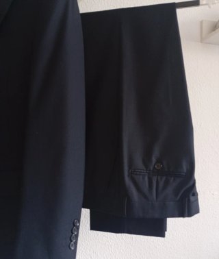 Traje de hombre azul marino
