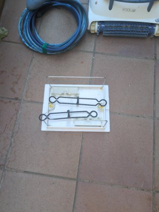 Limpiafondos para piscinas Dolphin Poolup.