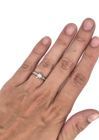 048-01-00026-1 Anillo Oro Blanco 18K Diamante