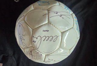 Balón de fútbol firmado