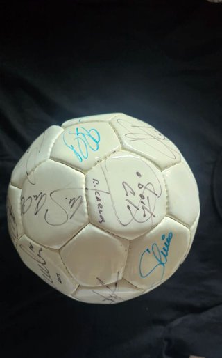 Balón de fútbol firmado