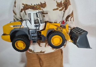 Camión basura gigante y regalo escabadora