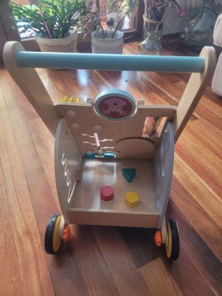 Andador de madera para bebés
