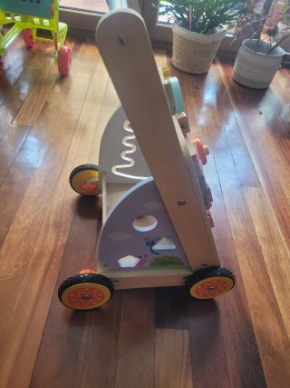 Andador de madera para bebés