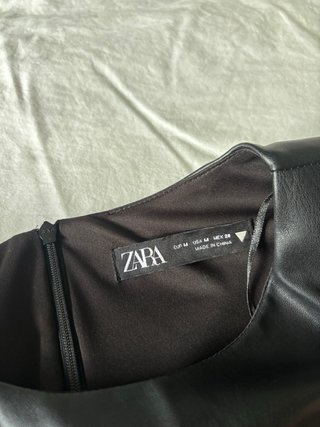 Vestido Zara cuero fruncido Talla M