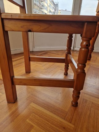 Silla de madera rústica