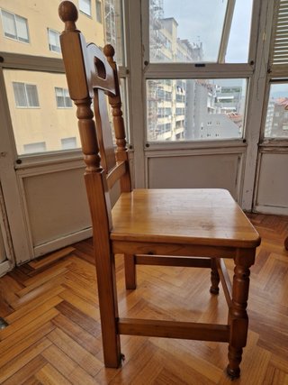 Silla de madera rústica