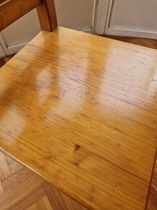 Silla de madera rústica