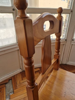 Silla de madera rústica