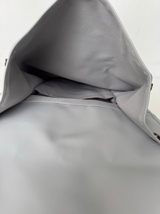 Mochila gris Rains nueva impermeable