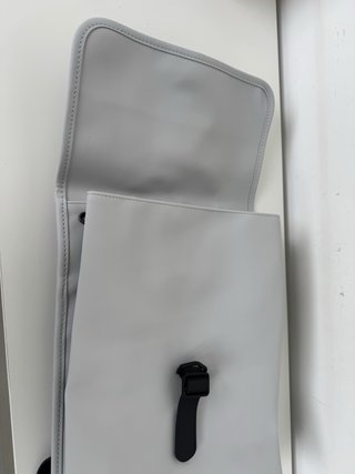 Mochila gris Rains nueva impermeable