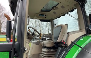 Tractor John Deere 6135 R