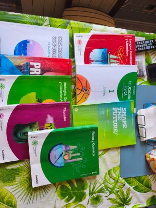 Libros de 1ro de bachillerato en buenas condicione