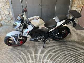 Keeway RKF 125 Blanca y Roja