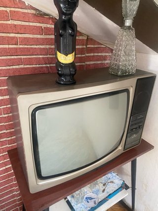 Televisor Vintage Marrón y Beige