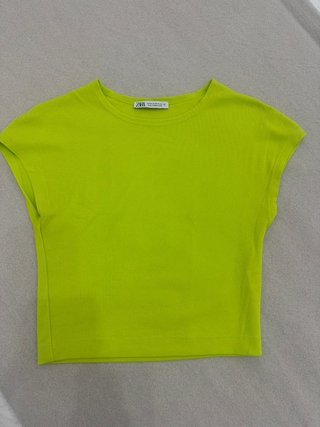Camiseta Zara verde lima