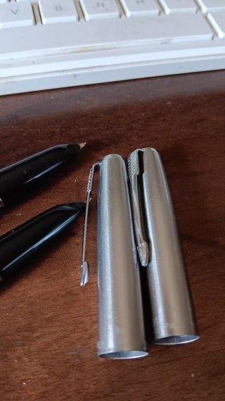 2 Plumas Parker Vintage