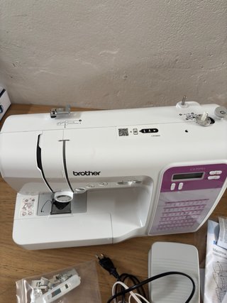 Máquina de coser Brother CX70PES (70 puntadas)
