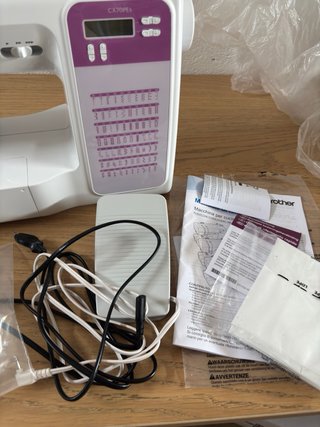 Máquina de coser Brother CX70PES (70 puntadas)