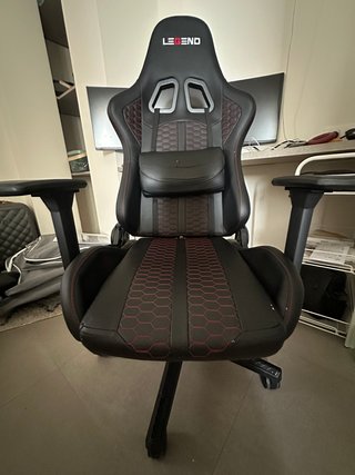 Silla Gaming LEGEND Negra con Costuras Rojas