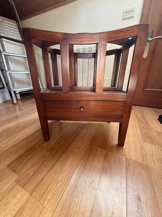 Revistero de teca con cajón