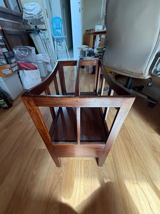Revistero de teca con cajón